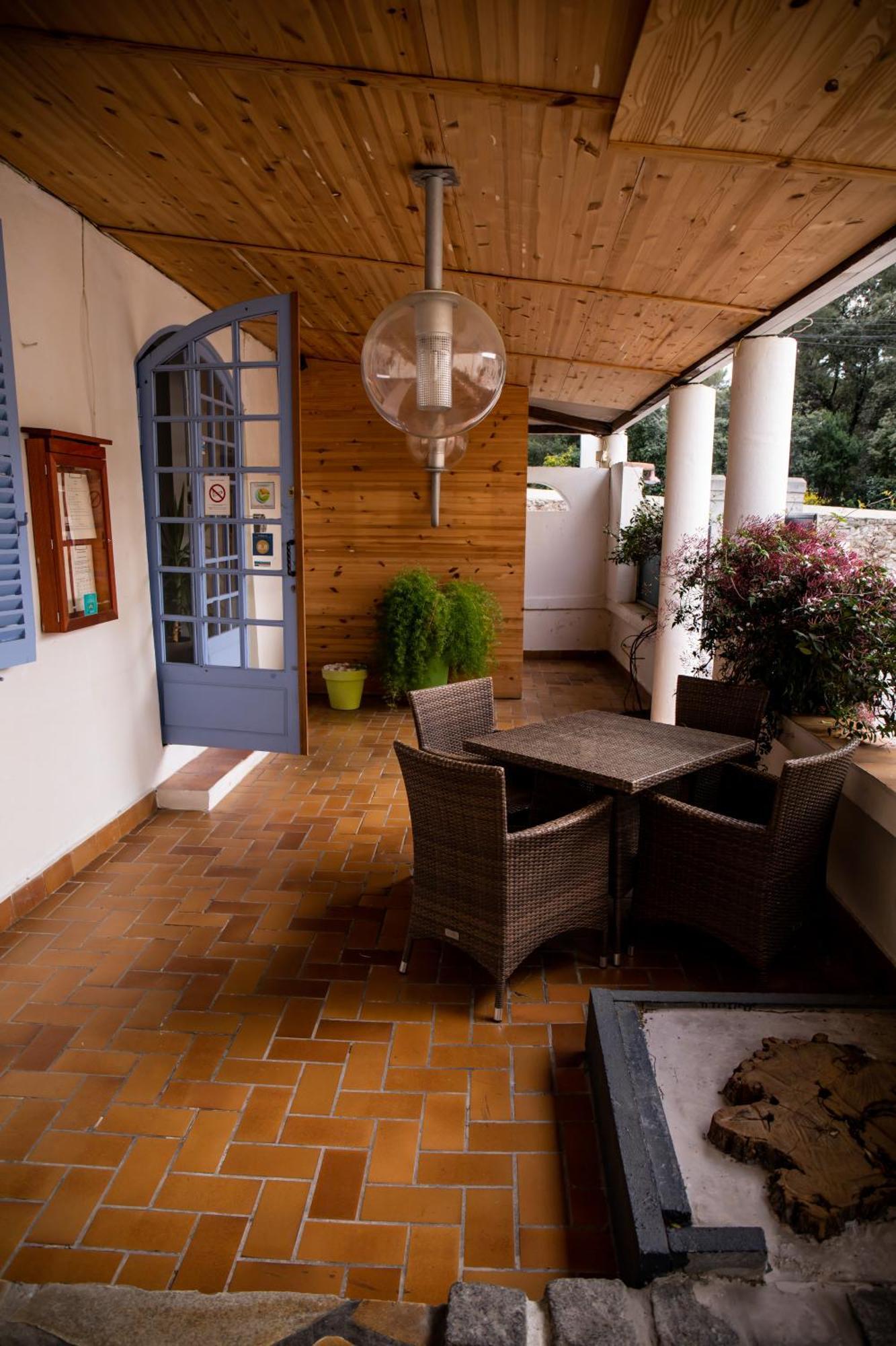 Auberge Sainte Marguerite Ла Гард Екстериор снимка